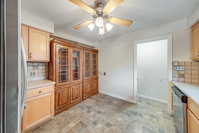 Building Photo - Charming 2-Bedroom Home with Bonus Space &...