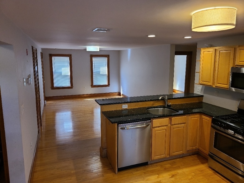 Building Photo - 152 Gore St