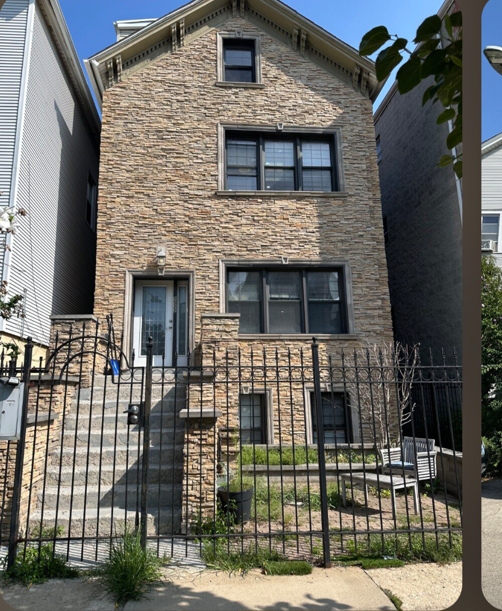 Building Photo - 1522 W Superior St