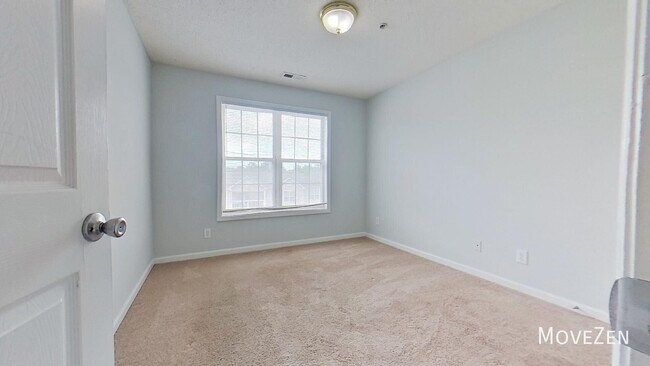 Building Photo - 713 Clearwater Ct