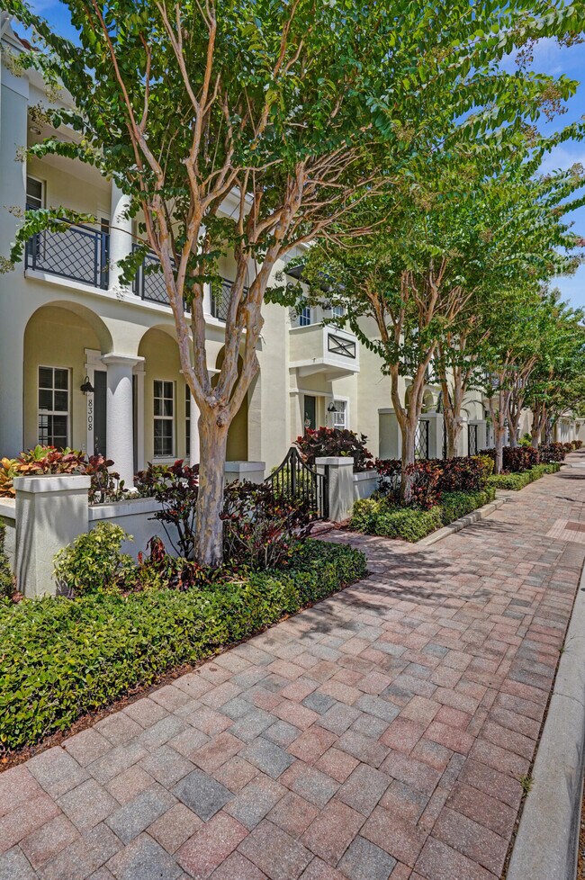 Building Photo - 8308 NW 9th Ave