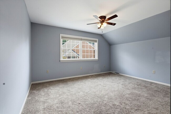 Building Photo - 472 Hillside Dr