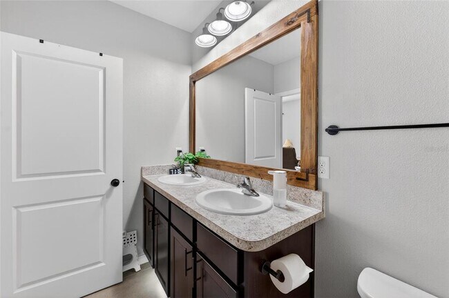 Building Photo - 11176 Leland Groves Dr