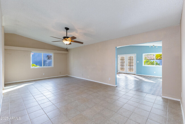 Building Photo - 6819 E Grandview Dr