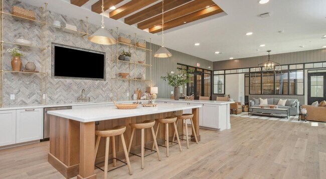 Building Photo - 1301 Leah Ave