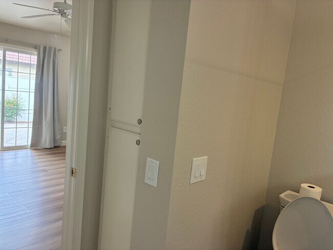 Building Photo - 3 Bedrooms with big backyard-CALL FOR OUR MOVE IN SPECIAL