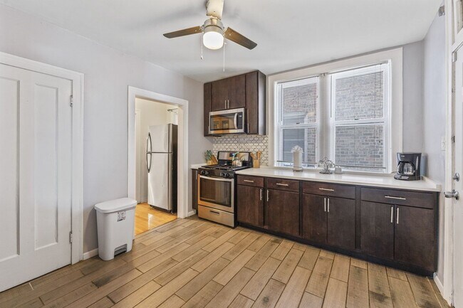 Building Photo - 6444 N Washtenaw Ave