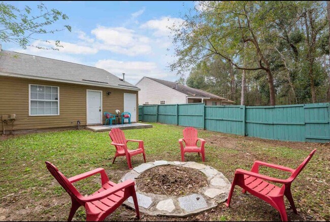 Building Photo - Renovated 2 bedroom Unit