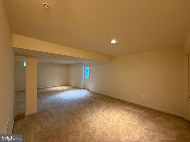 Building Photo - 10215 Daventry Dr