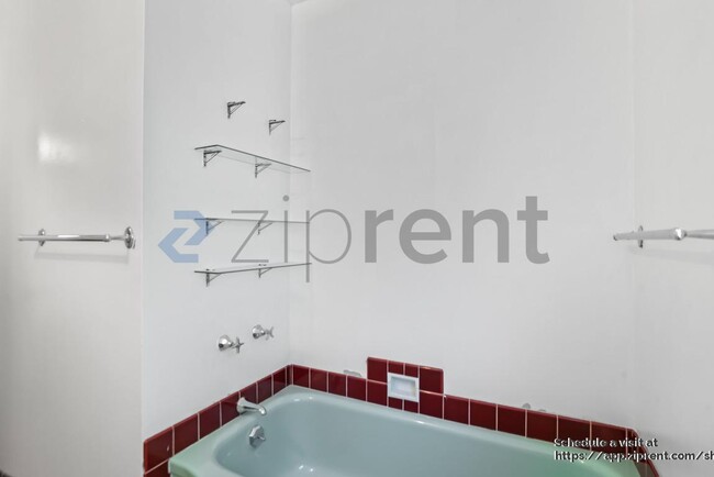 Building Photo - 16070 Selborne Dr