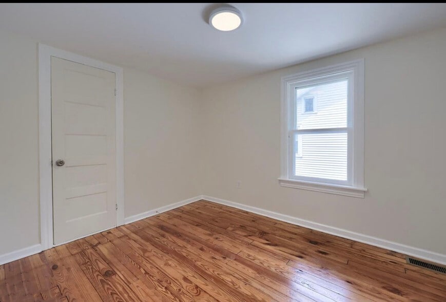 Building Photo - 1202 Baltimore St