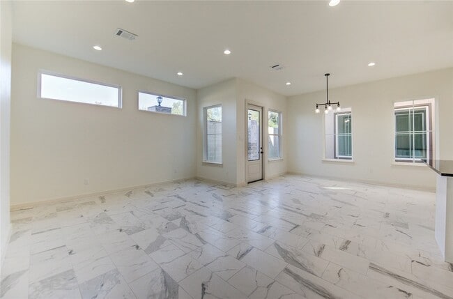Building Photo - 2922 El Fenice Ln