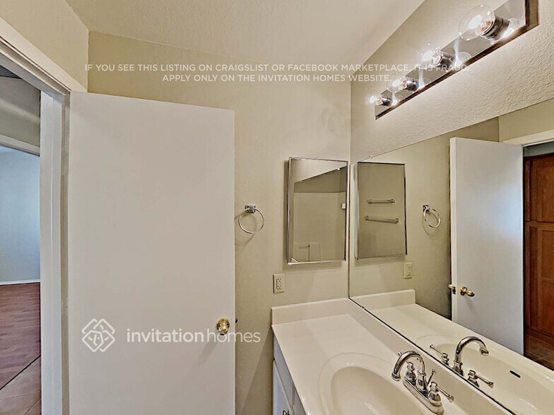 Building Photo - 1896 S Pinto Dr