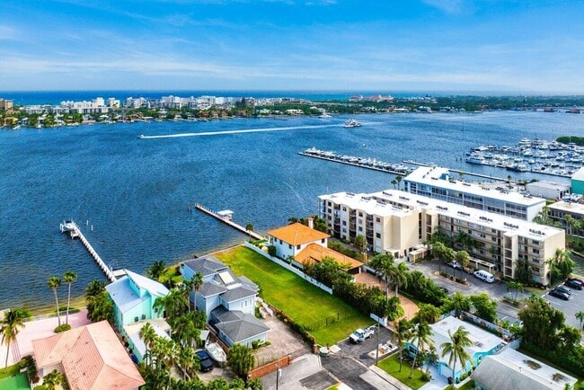 Building Photo - 1 1st Ave S