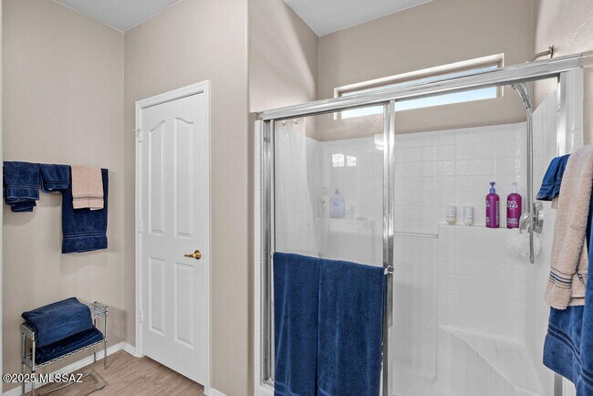 Building Photo - 7659 N Hemingway Pl