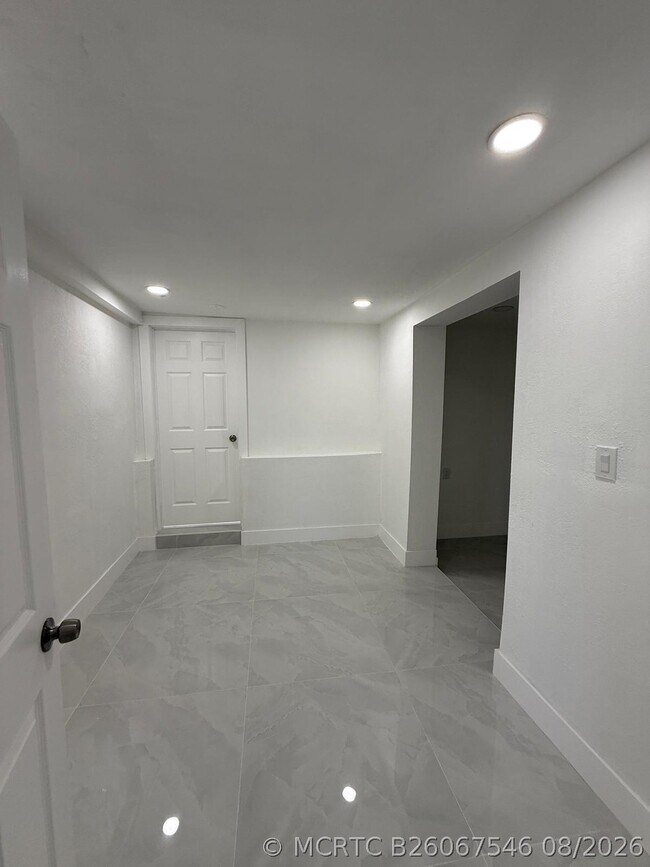 Building Photo - 4400 SW 36th St