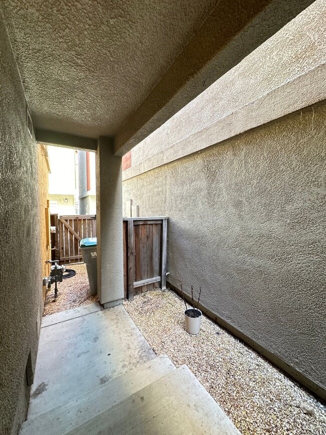 Building Photo - Modern 2-Story with Loft near Sutter Health Park