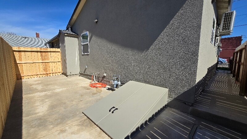 Building Photo - 619 S Sacramento St