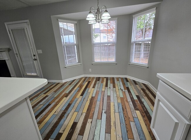 Building Photo - 817 Maricopa Dr