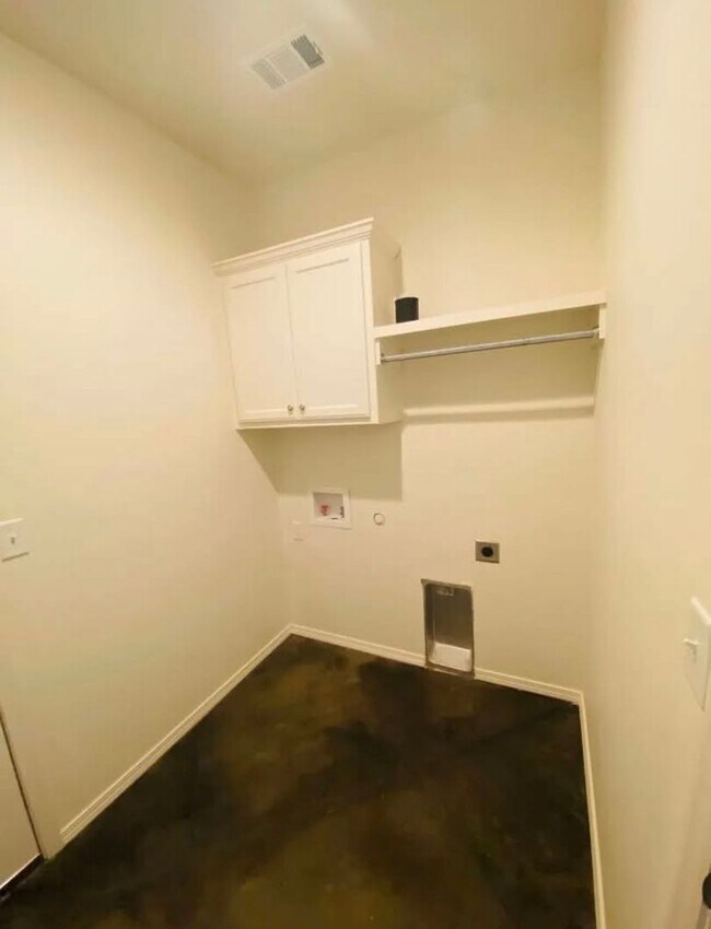 Building Photo - 5616 Gonzaga Ln