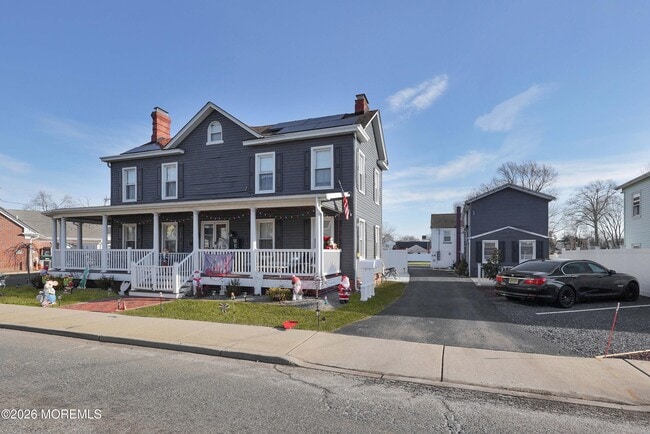 Building Photo - 12 Main St