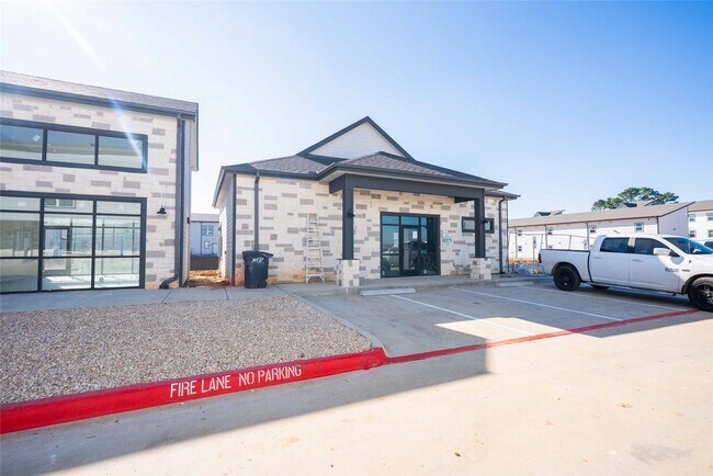 Building Photo - 2414 Penick Rd