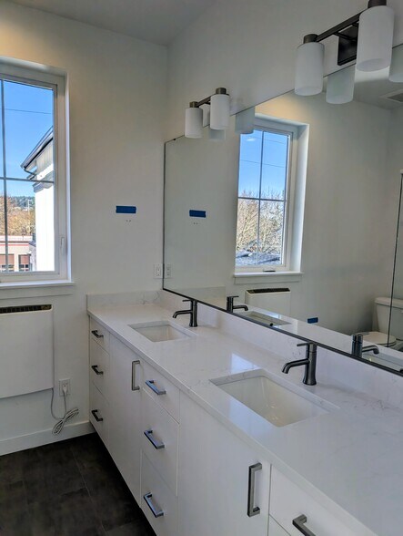 Building Photo - 35 2nd Ave SE