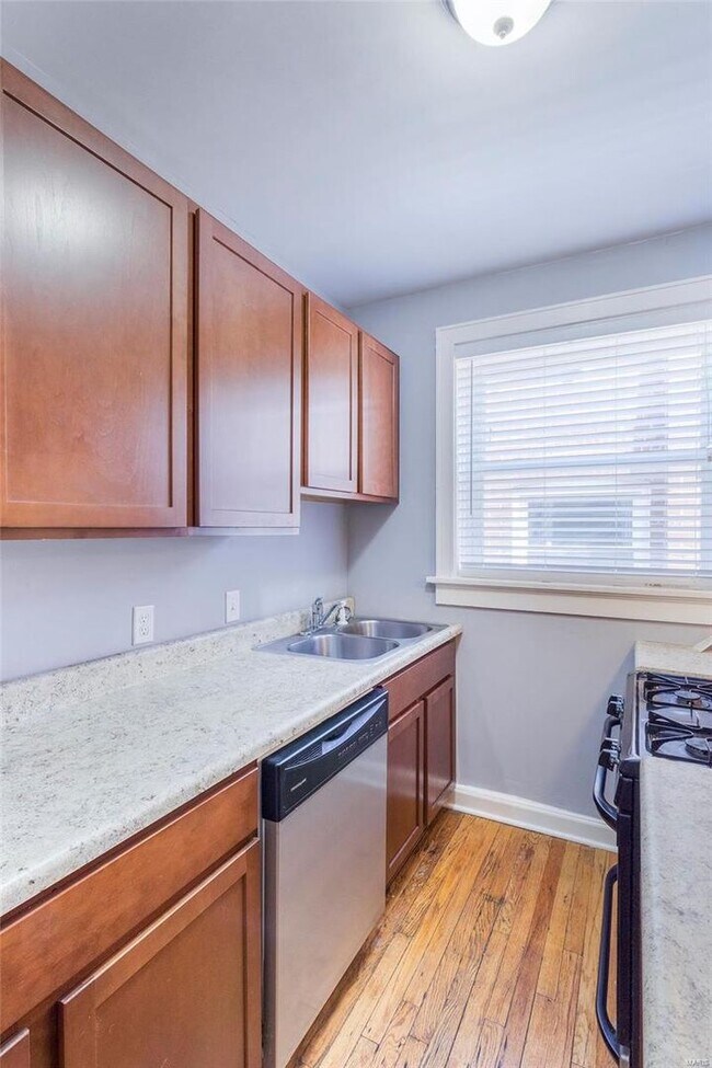 Building Photo - Lindenwood Ave 4919-4921