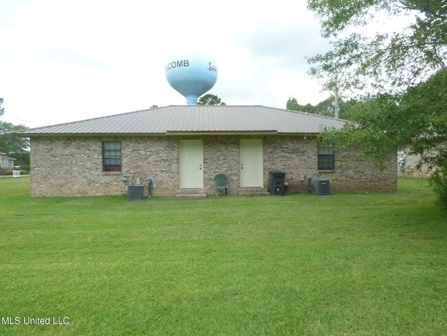 Building Photo - 1000 Lucas Ln