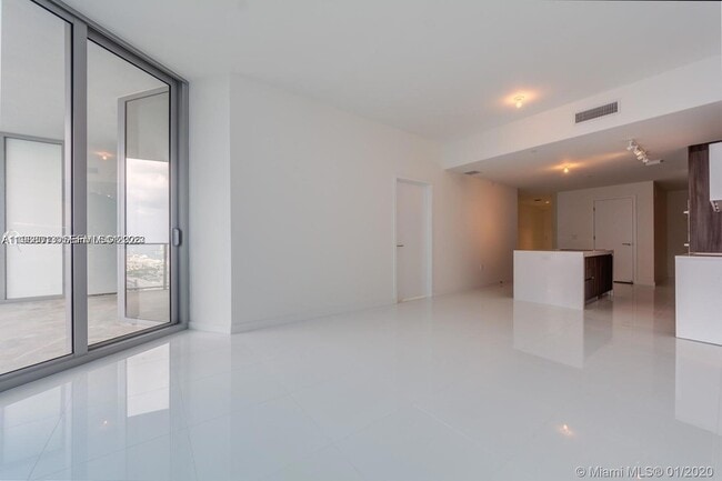 Building Photo - 851 NE 1st Ave