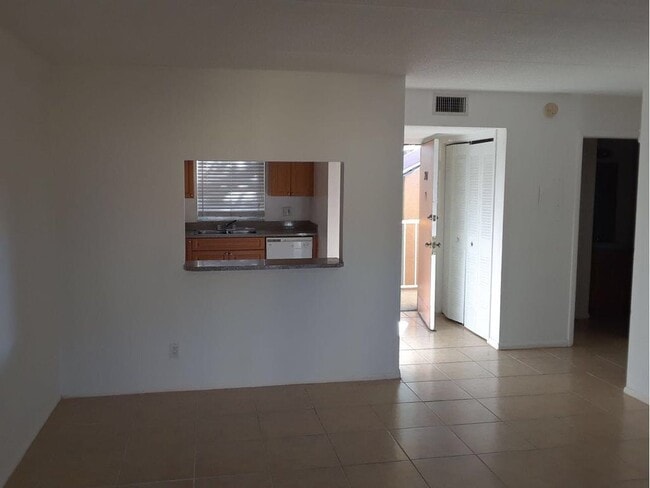 Building Photo - 2876 Somerset Park Dr