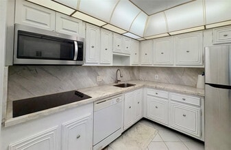 Building Photo - 2601 S Course Dr