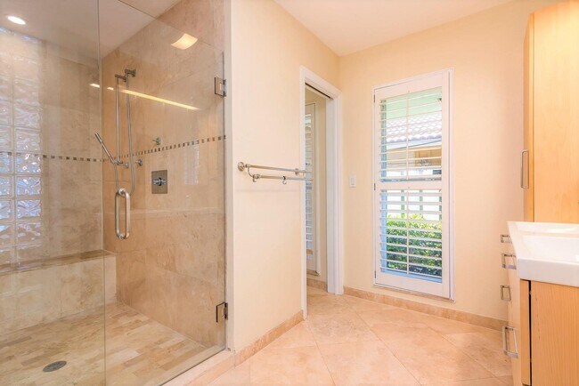 Building Photo - Northeast 16th Street, Fort Lauderdale, FL 33304 - 3 BR 3 BA single-family home