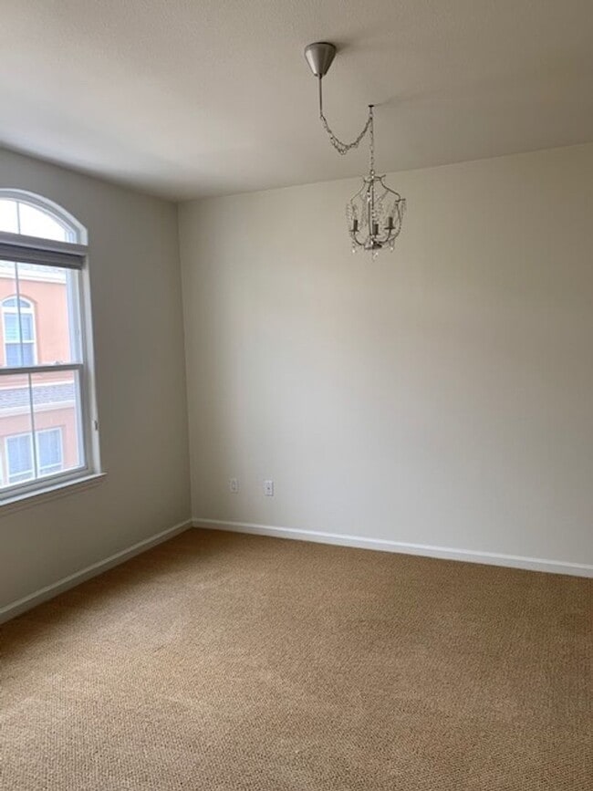 Building Photo - GORGEOUS MODERN 3BR 3BA TOWNHOUSE IN BEAUT...