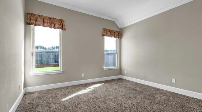 Building Photo - 537 East Fork