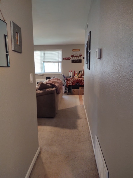 Building Photo - 635 W 25th St