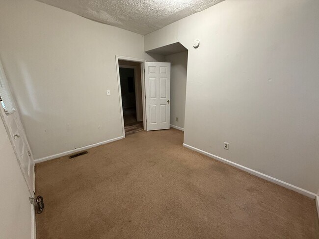 Building Photo - 329-2 Oldham Ave – Available August 2026