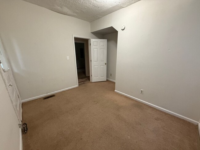 Building Photo - 329 Oldham Ave