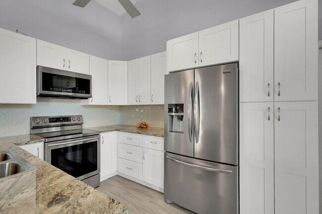 Building Photo - 1176 Staghorn St