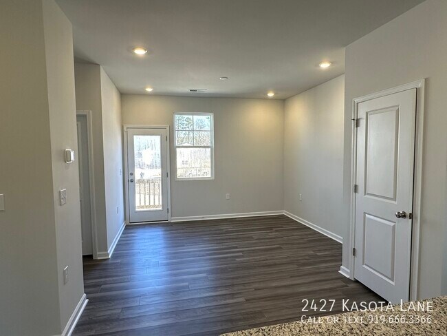 Building Photo - 2427 Kasota Ln