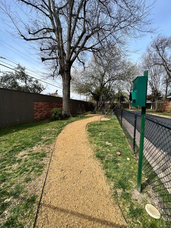 Building Photo - Rare rental opportunity in gated Garden Park!