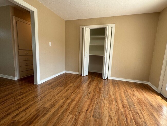 Building Photo - 3432 NW Lincoln Ave