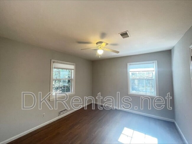 Building Photo - 481 Virginia Pl SE