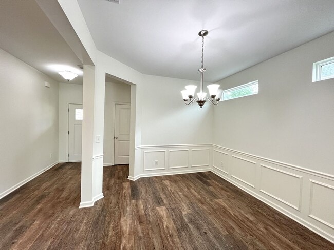 Building Photo - Huge home in Spring Hill!
