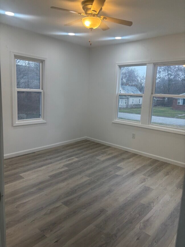 Building Photo - Gary Rental