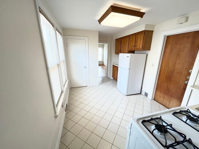 Building Photo - 1310 Wilmette Ave