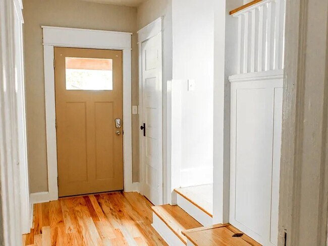 Building Photo - 5Bedroom/2Bath - Close to campus!