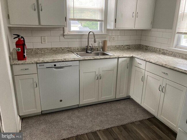 Building Photo - 254 WYOMING Ave