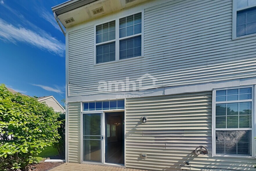 Building Photo - 1437 White Pine Ln