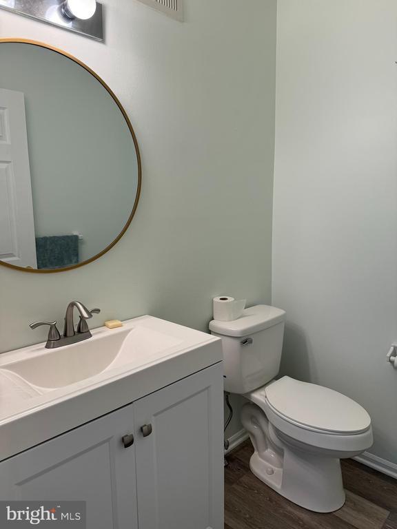 Building Photo - 2 Village Ct